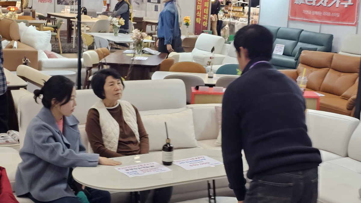 2511 고양 가구엑스포 관람객